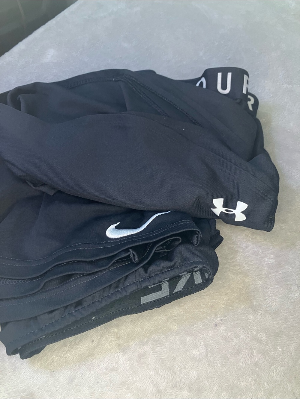 Women’s lot 2 athletic shorts Nike Black Athletic Shorts Under Armour Size L - Picture 3 of 6